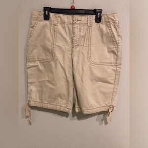 St. John's Bay Women’s Khaki shorts